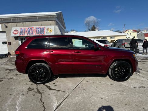 Used 2017 Jeep Grand Cherokee Altitude image 8