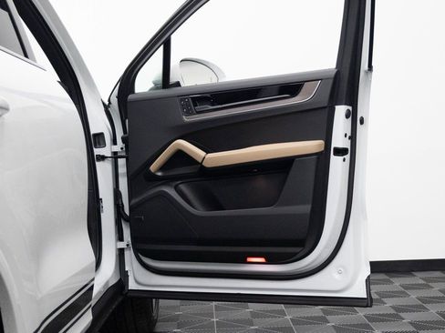 New 2026 Porsche Cayenne image 30