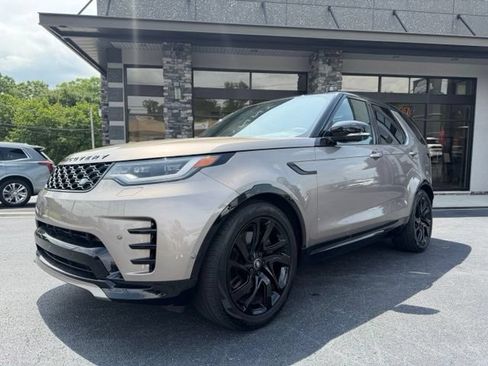 Used 2024 Land Rover Discovery Dynamic SE AWD/4WD image 16