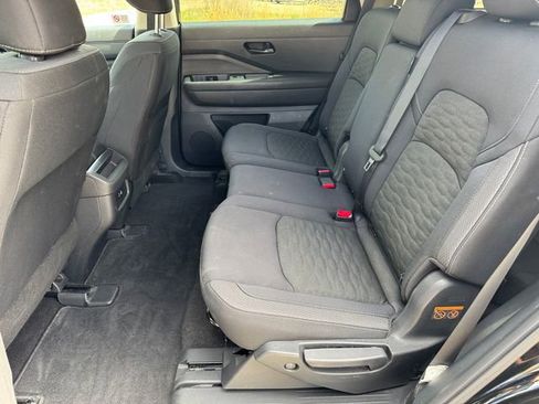 Used 2025 Nissan Pathfinder S image 20