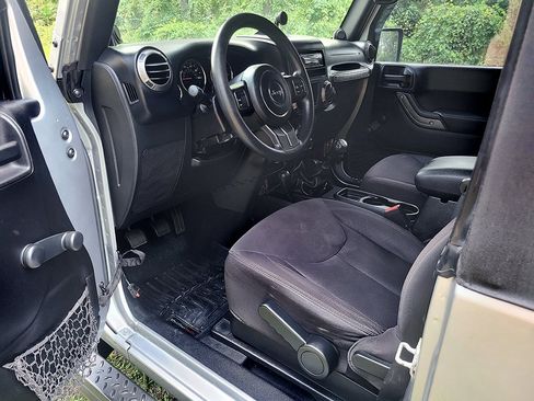 Used 2013 Jeep Wrangler Sport AWD/4WD image 12