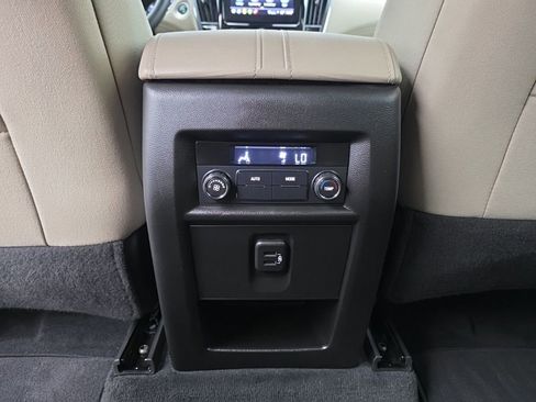 Used 2023 Chevrolet Traverse LT AWD/4WD image 42