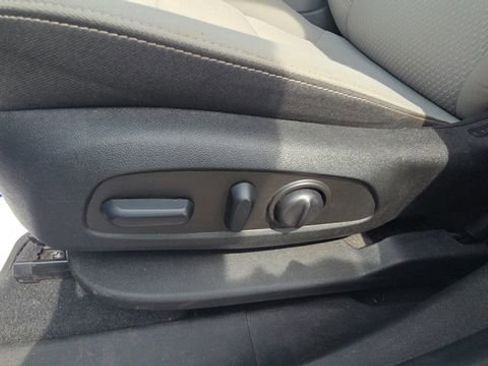 Used 2022 GMC Terrain SLE w/ Driver Convenience Package image 20