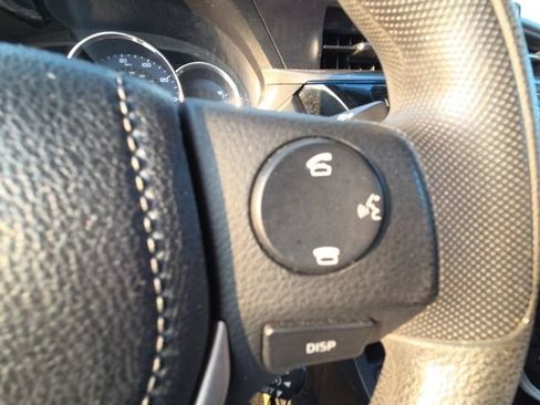 Used 2014 Toyota Corolla LE FWD image 38
