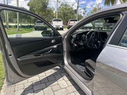 Used 2025 Hyundai Elantra SEL FWD image 22