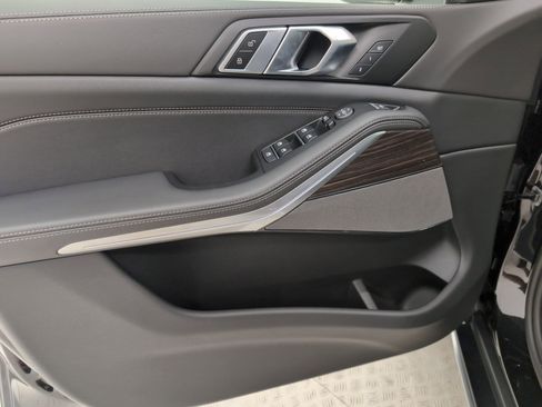 Used 2026 BMW X5 sDrive40i w/ Premium Package image 12