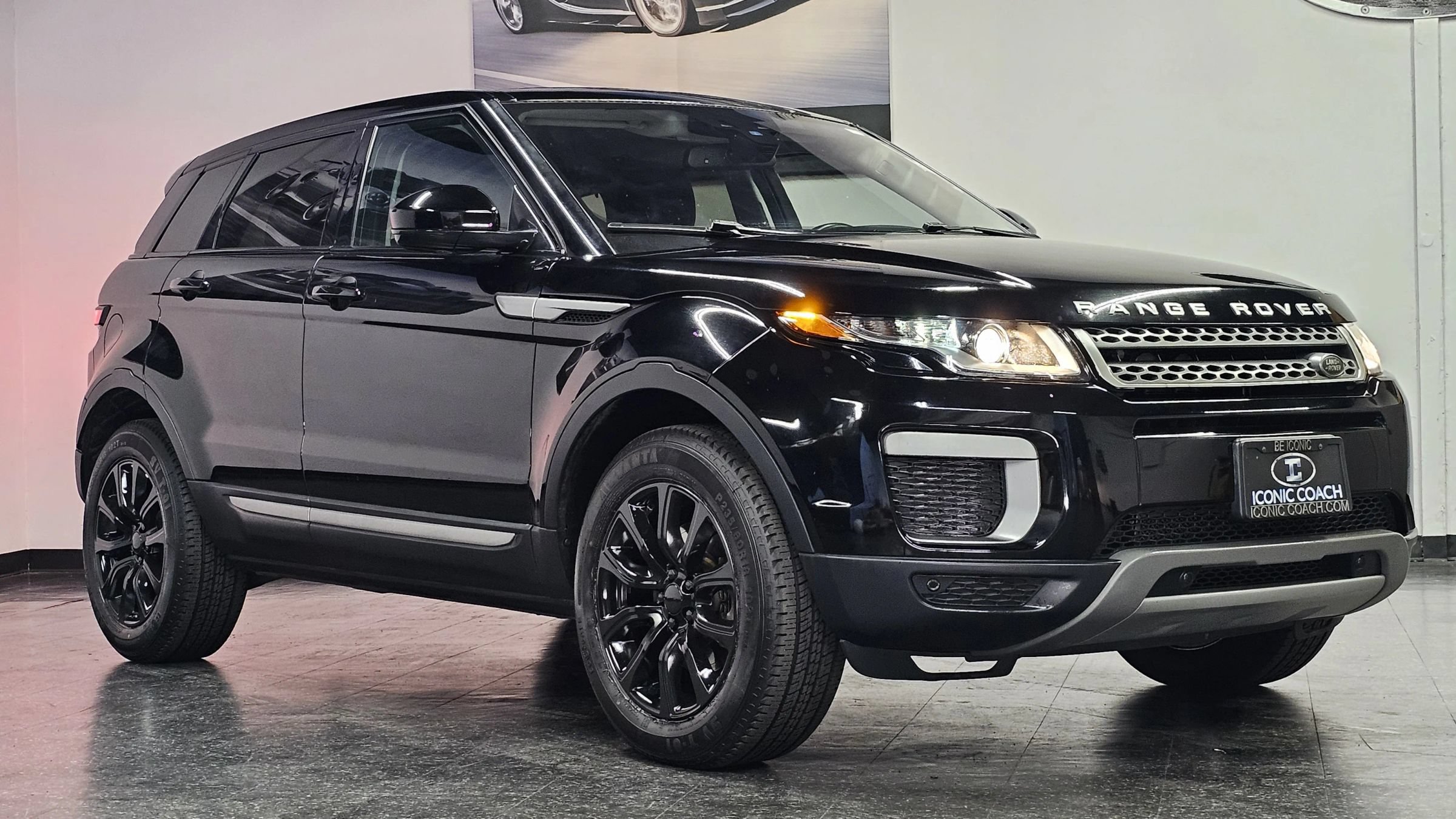 Used 2017 Land Rover Range Rover Evoque SE AWD/4WD image 1