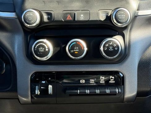 Used 2024 RAM 2500 Big Horn AWD/4WD image 32