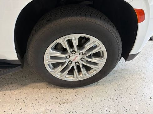 Used 2022 GMC Yukon SLT w/ SLT Premium Package AWD/4WD image 14