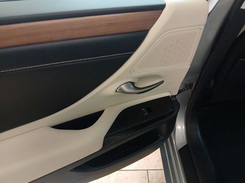 Used 2024 Lexus ES 350 w/ Premium Package FWD image 16