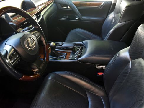 Used 2018 Lexus LX 570 4WD w/ Luxury Package image 19