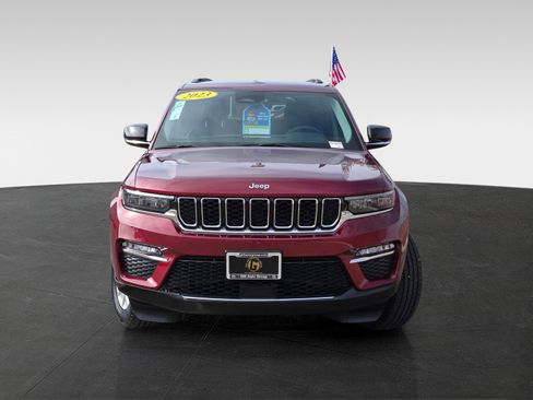 Used 2023 Jeep Grand Cherokee Limited image 3