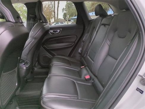 Used 2022 Volvo XC60 B5 Inscription w/ Climate Package image 12