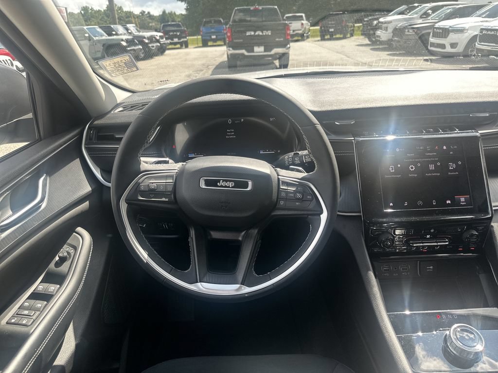 Used 2023 Jeep Grand Cherokee L Laredo w/ Luxury Tech Group I AWD/4WD image 23