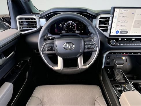 Used 2025 Toyota Tundra Limited AWD/4WD image 8