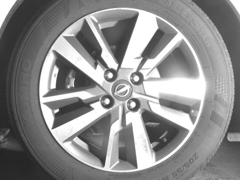 Used 2025 Nissan Versa SV image 12