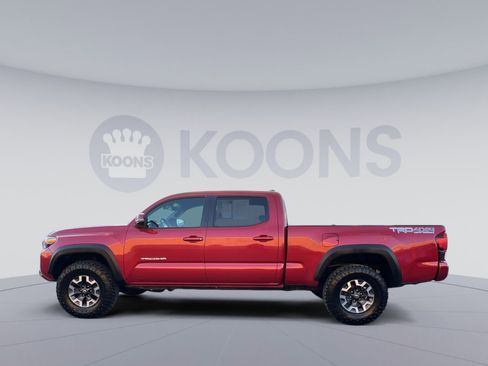 Used 2019 Toyota Tacoma TRD Off-Road image 2