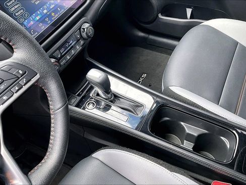 Used 2024 Nissan Kicks SR w/ SR Premium Package FWD image 17
