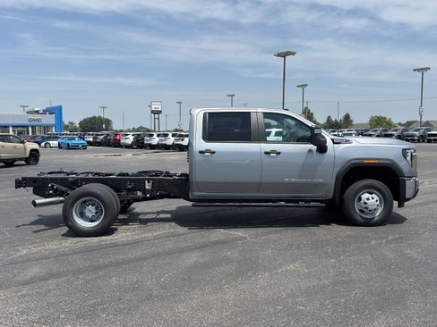 New 2026 GMC Sierra 3500 Pro w/ Convenience Package AWD/4WD image 4