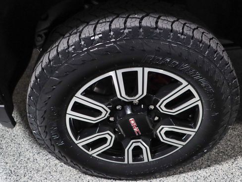 Used 2023 GMC Sierra 2500 AT4 w/ AT4 Preferred Package AWD/4WD image 11