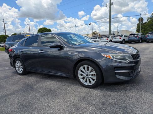 Used 2017 Kia Optima LX FWD image 2
