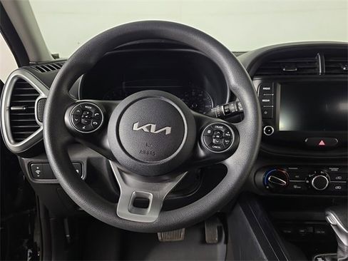 Used 2022 Kia Soul LX image 10