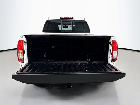 Used 2016 Nissan Frontier SL w/ Moonroof Package AWD/4WD image 26