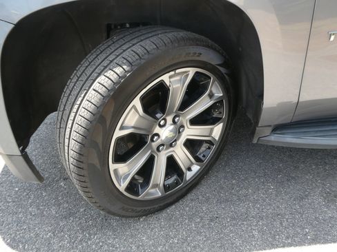 Used 2018 Chevrolet Tahoe LT w/ Luxury Package RWD image 35