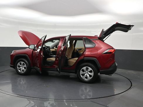 Used 2022 Toyota RAV4 LE FWD image 29