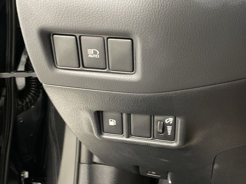Used 2022 Toyota C-HR Limited FWD image 29