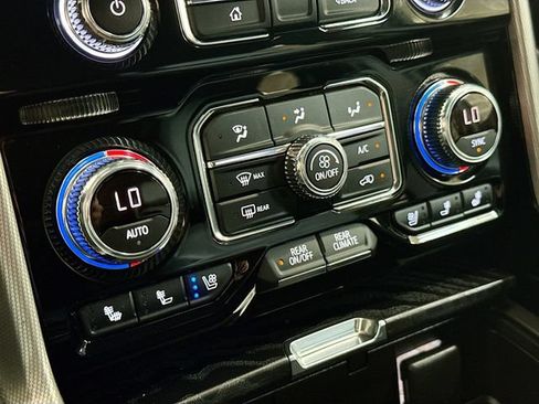 Used 2021 GMC Yukon XL Denali w/ Denali Premium Package AWD/4WD image 16