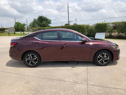 Used 2025 Nissan Sentra SV FWD image 4