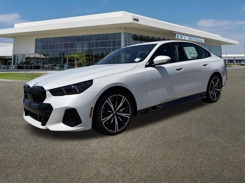 New 2026 BMW 530i w/ M Sport Package RWD image 5