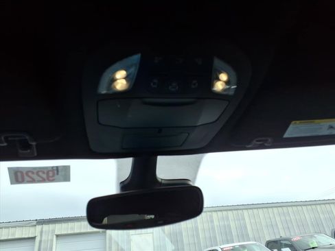 Used 2025 Chrysler Pacifica Select image 24