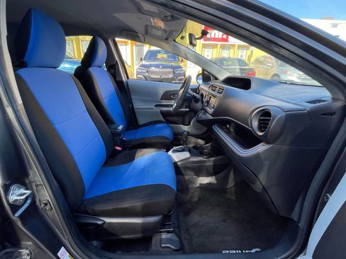 Used 2013 Toyota Prius C One image 27