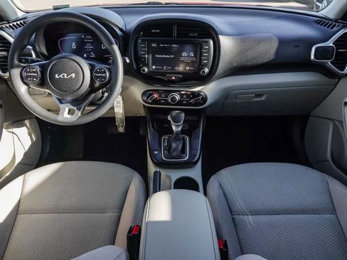 Certified 2023 Kia Soul LX w/ LX Technology Package image 11