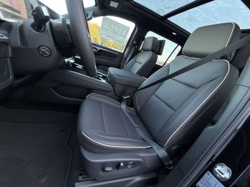 New 2026 Chevrolet Suburban Premier image 19