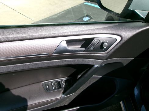 Used 2017 Volkswagen Golf Alltrack SE image 14