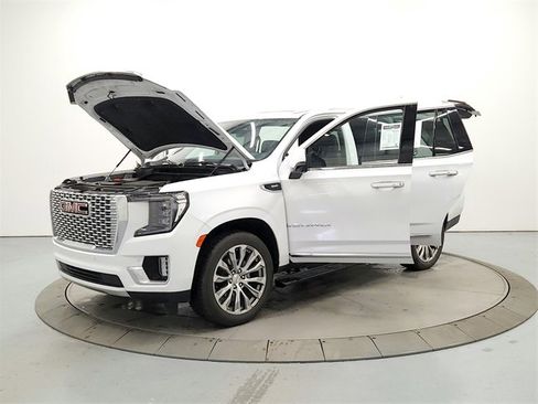 Used 2023 GMC Yukon Denali image 11