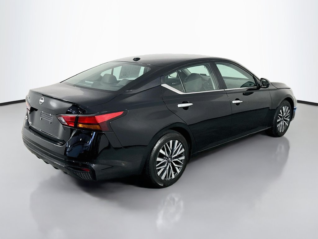 Used 2025 Nissan Altima 2.5 SV FWD image 7