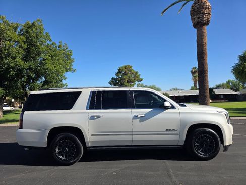 Used 2015 GMC Yukon XL Denali w/ Touring Package AWD/4WD image 3