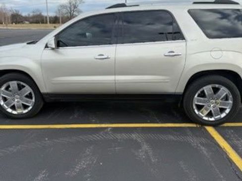 Used 2017 GMC Acadia Limited SLT FWD image 2