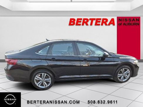 Used 2024 Volkswagen Jetta SE image 2