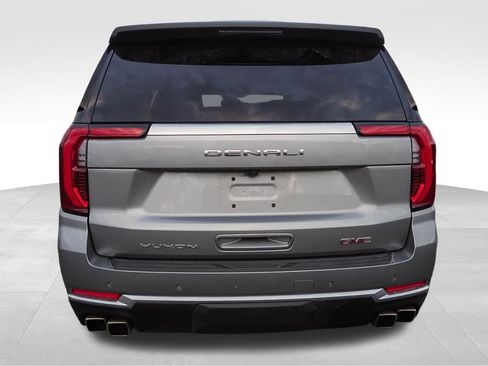 Used 2025 GMC Yukon XL Denali image 7