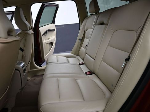Used 2015 Volvo XC70 T6 w/ Proximity Package AWD/4WD image 15