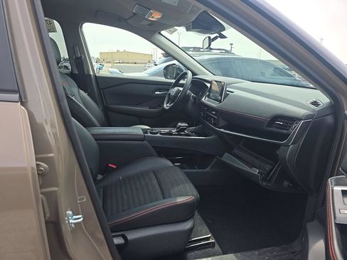 Used 2025 Nissan Rogue SV AWD/4WD image 38