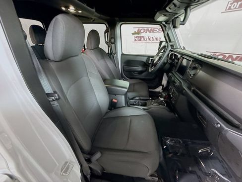 Used 2023 Jeep Gladiator Sport AWD/4WD image 32