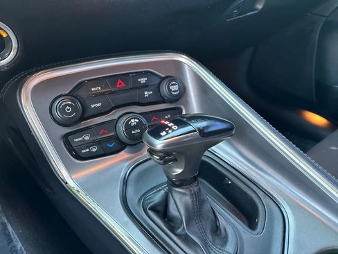 Used 2019 Dodge Challenger SXT image 18