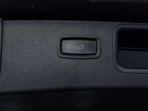 Used 2017 Porsche Macan AWD/4WD image 12