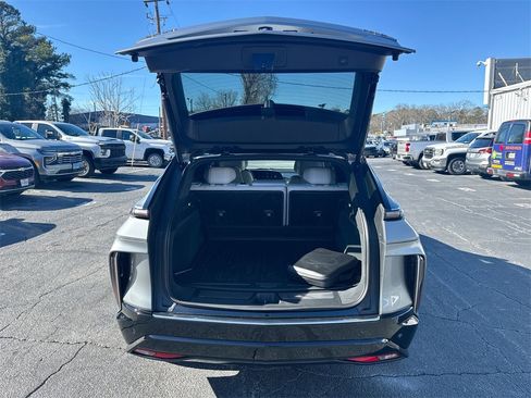 Used 2024 Cadillac Lyriq Luxury image 34